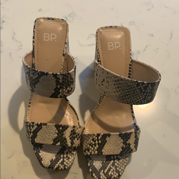 Shoes - Picture 4 of 4